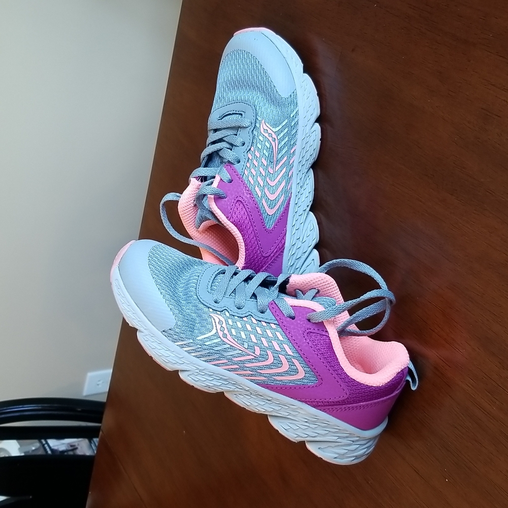 Little Girls 13W Saucony sneakers